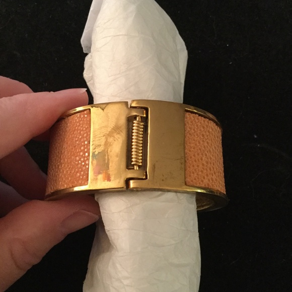 Kara apricot stingray bracelet - Picture 4 of 6